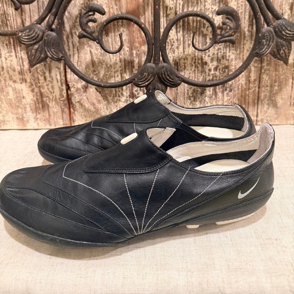 Nike Shoes - Leather Nike City Knife - vintage fashion grunge tabi 2003 sz 7